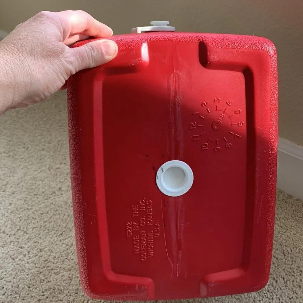 Coleman Vintage‎ Red Strapper 8 Cooler.  Hardsided lunch box, beer lake picnic